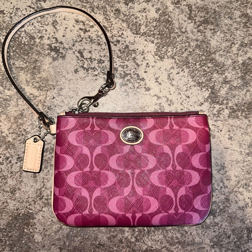 Coach Peyton Dream Small Wristlet Wallet — Pink